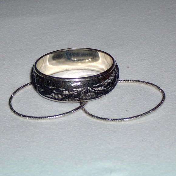 Set of Three Bangle Bracelets One Thick Two Thin - Picture 1 of 3